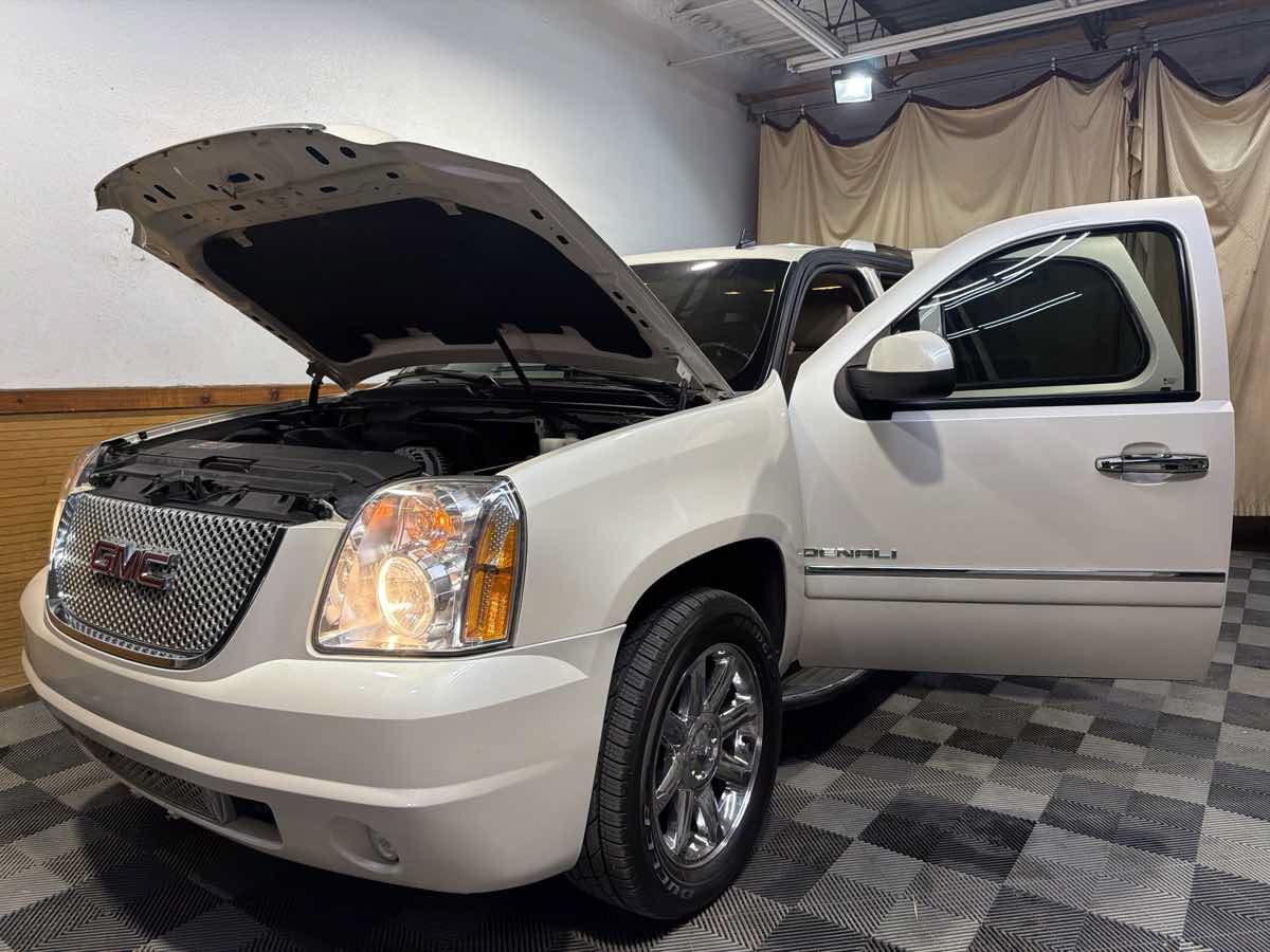 Used 2014 GMC Yukon Denali RWD image 12