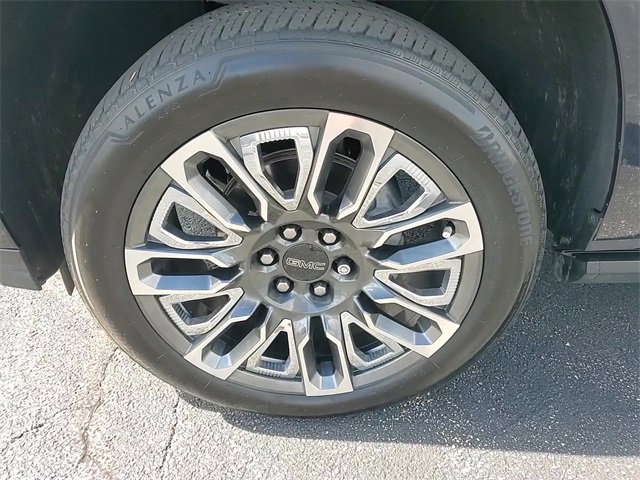 Used 2023 GMC Yukon XL Denali Ultimate image 9