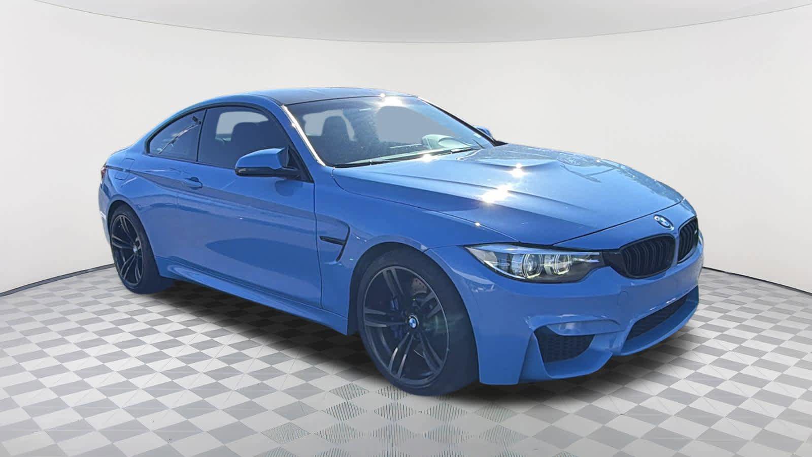Used 2018 BMW M4 Coupe RWD video 3