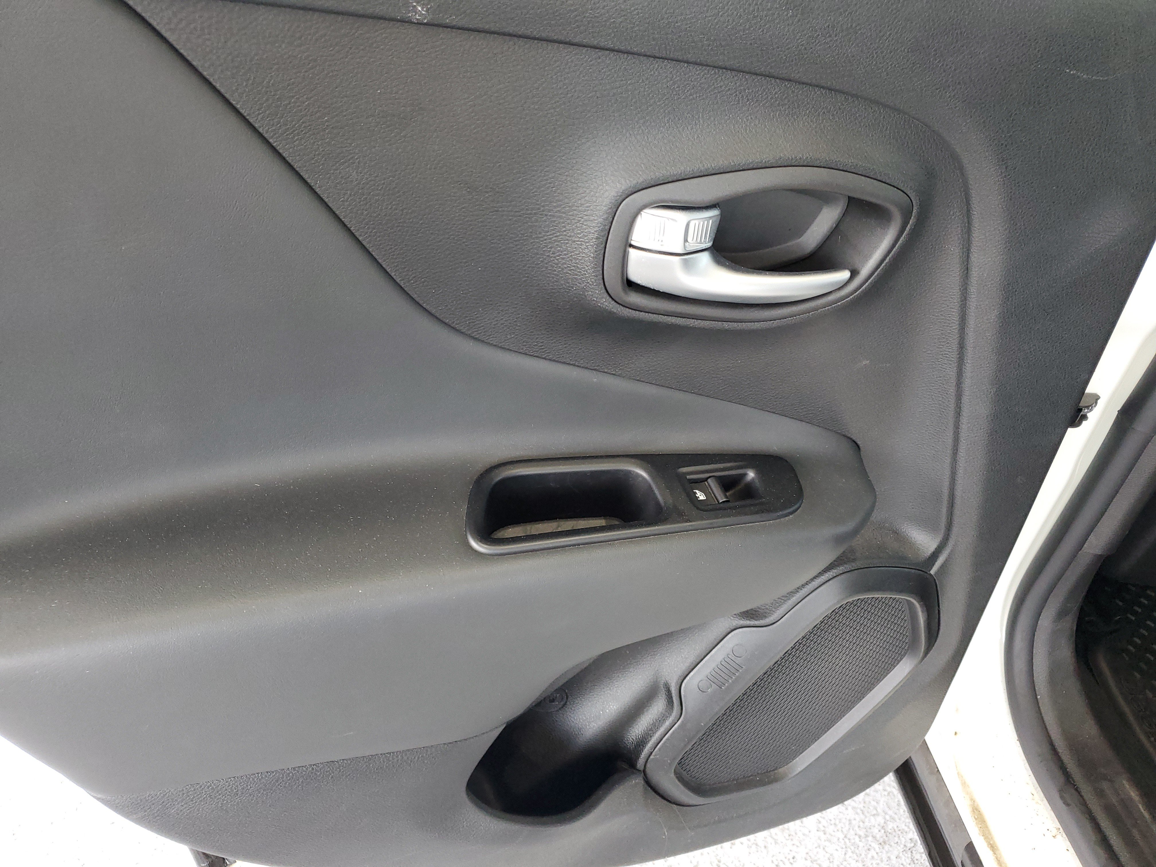 Certified 2020 Jeep Renegade Altitude AWD/4WD image 14