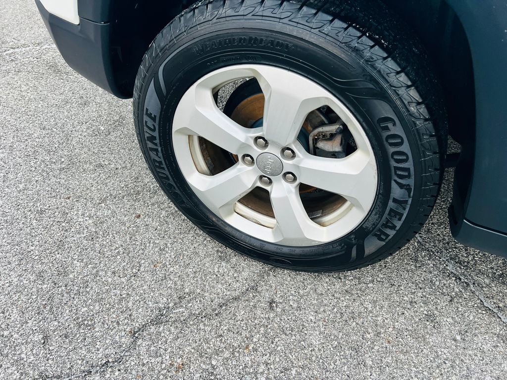 Used 2017 Jeep Compass Latitude w/ Cold Weather Group image 31