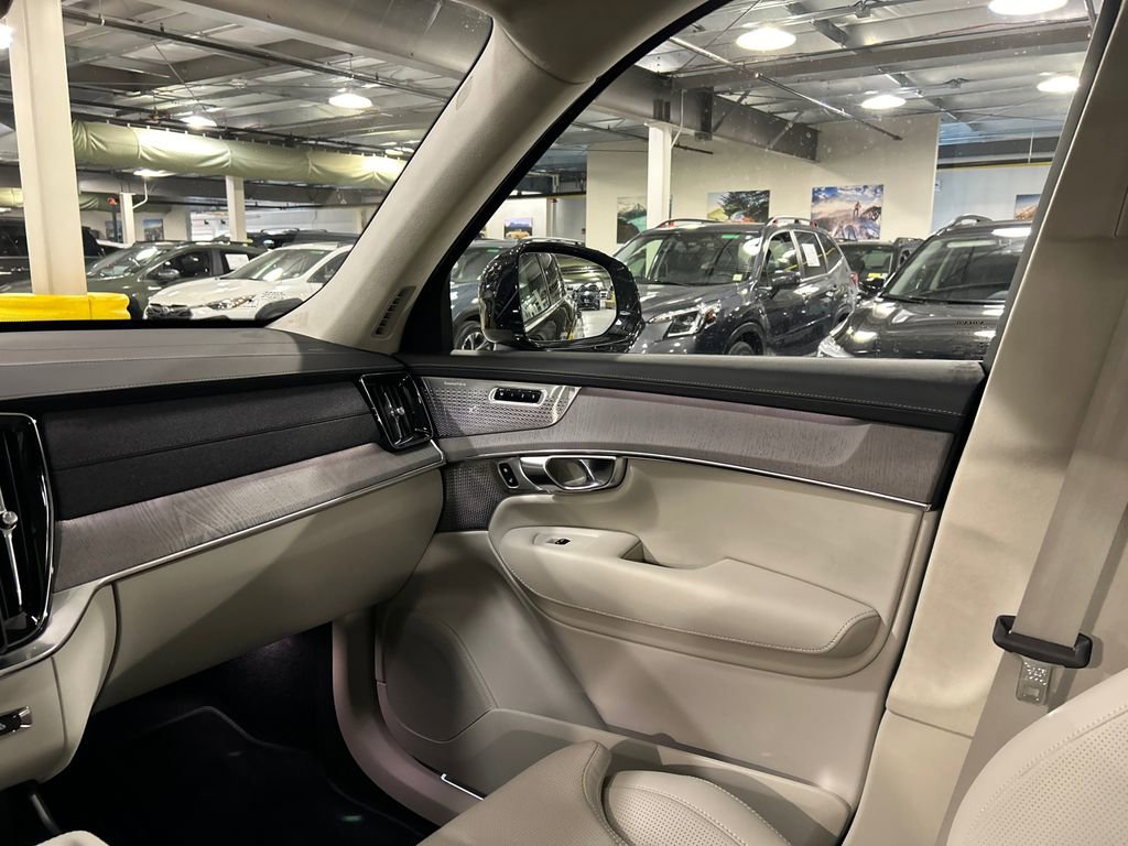 Certified 2025 Volvo XC90 T8 Ultra AWD/4WD image 27