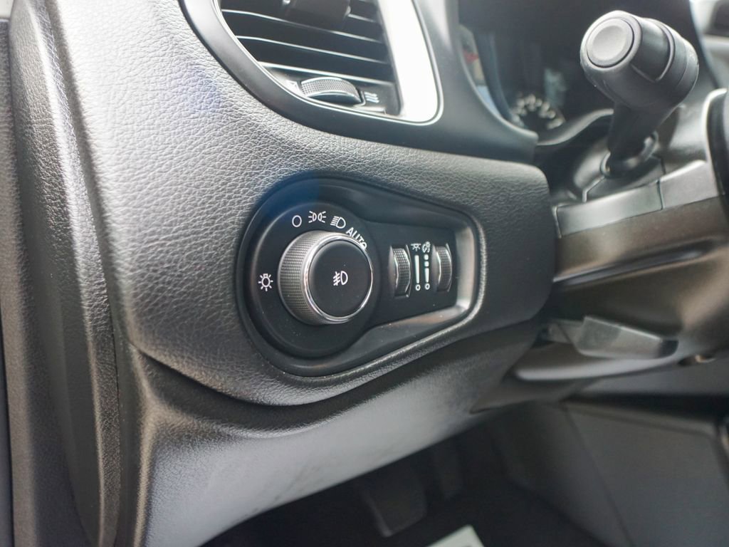 Used 2021 Jeep Renegade Limited image 18