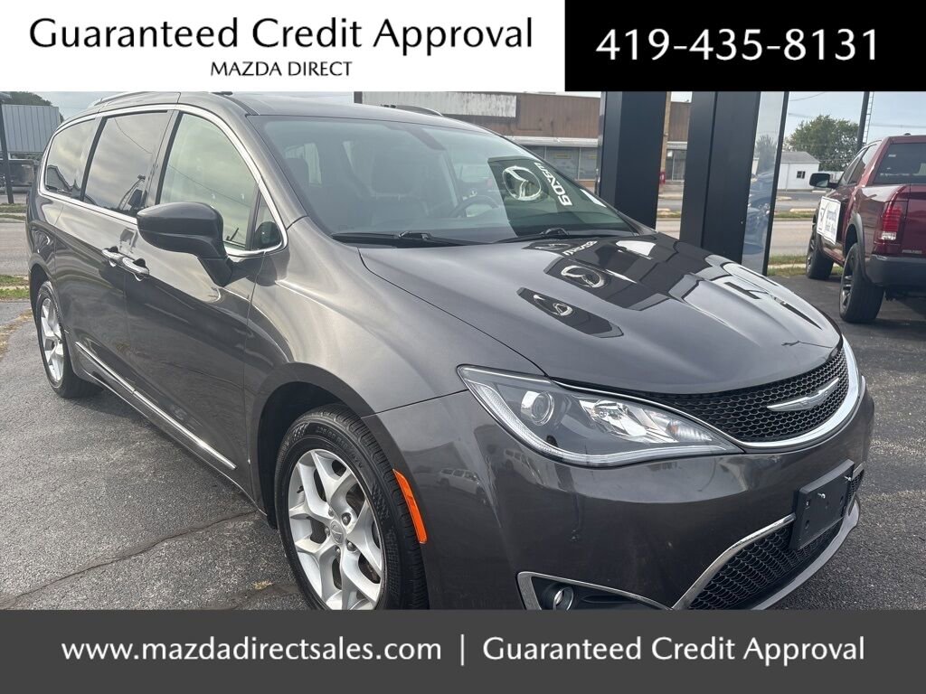 Used 2018 Chrysler Pacifica Touring-L w/ Tire & Wheel Group