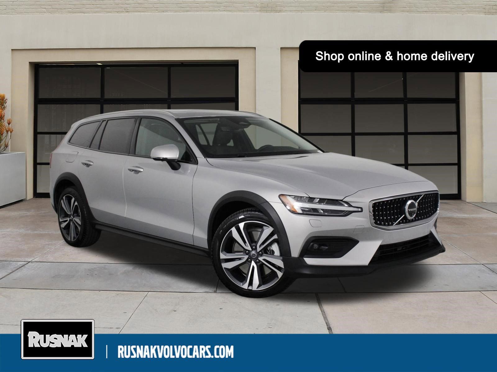 Used 2025 Volvo V60 B5 Cross Country Plus image 1