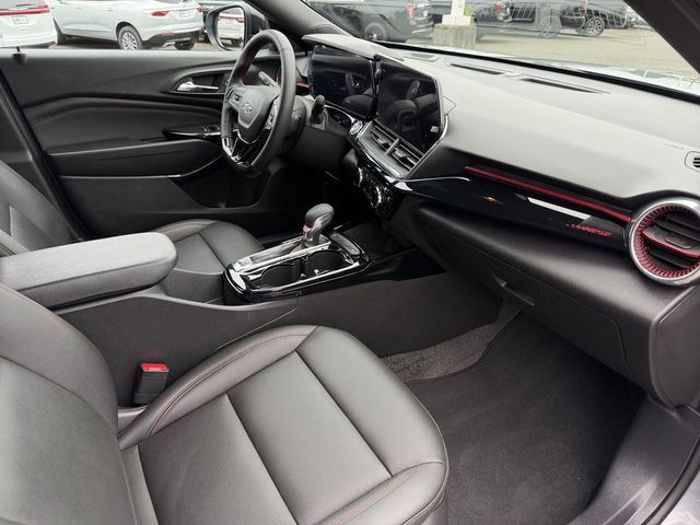 Used 2025 Chevrolet Trax RS w/ Driver Confidence Package image 37