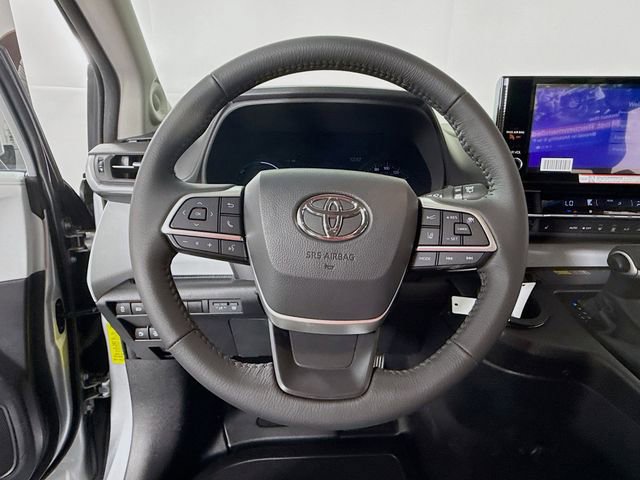 Used 2025 Toyota Sienna XLE w/ XLE Plus Package FWD image 10