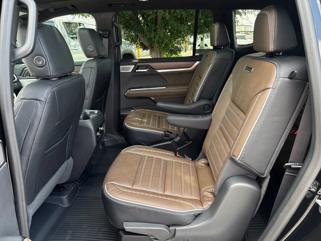 New 2026 GMC Acadia Denali Ultimate w/ LPO, Floor Liner Package AWD/4WD image 40