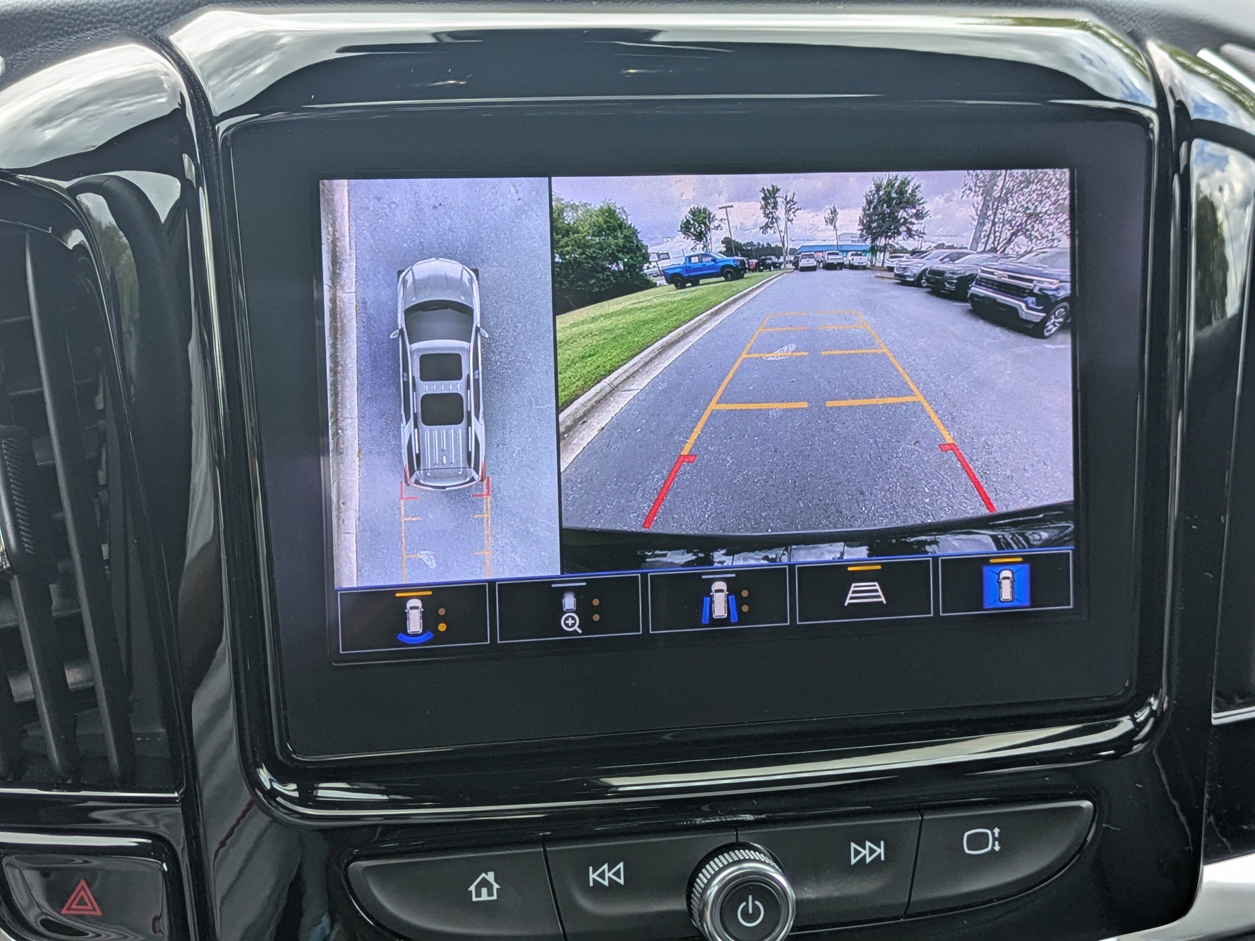 Used 2022 Chevrolet Traverse Premier w/ LPO, Floor Liner Package image 24