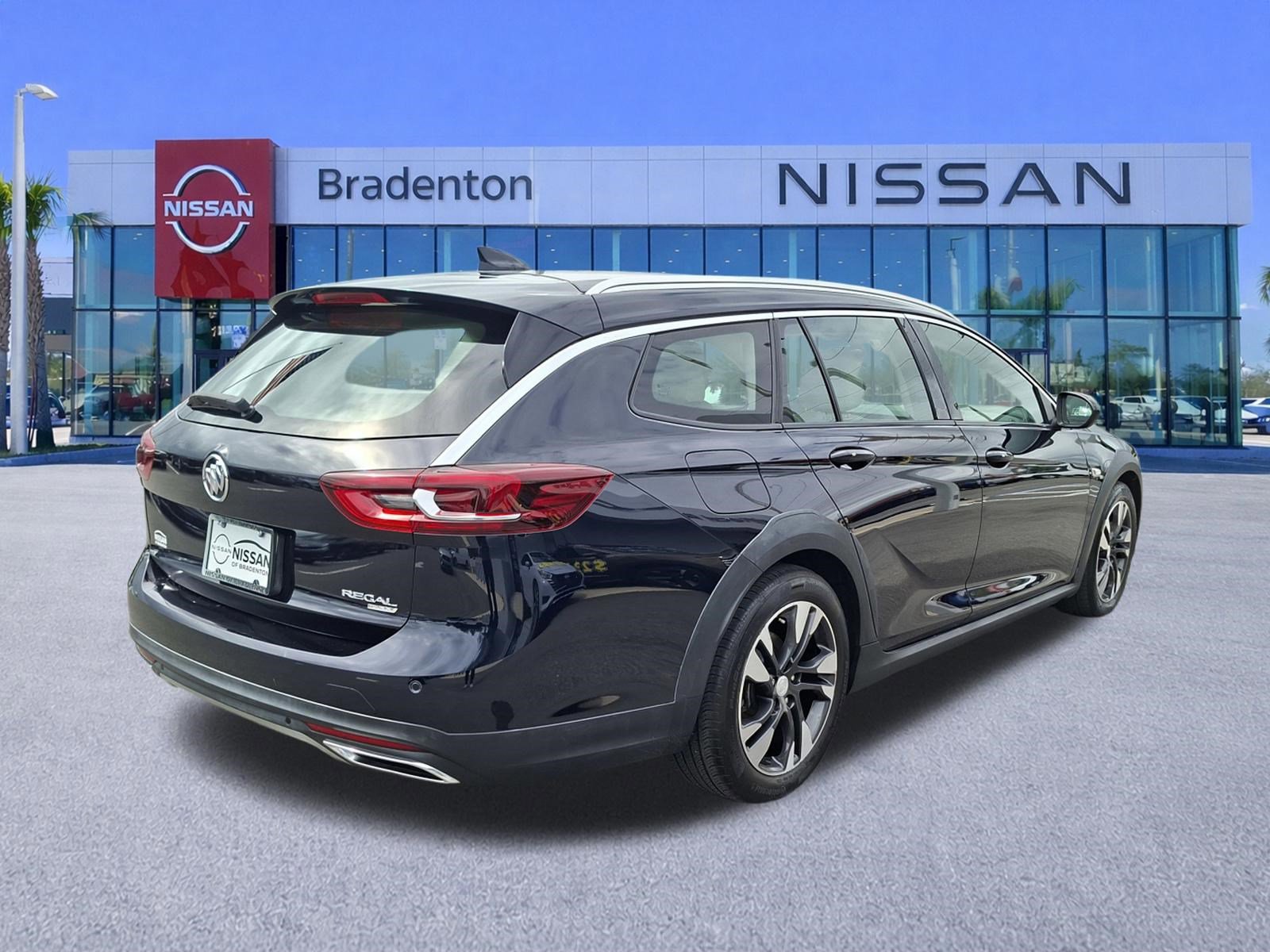 Used 2019 Buick Regal Essence w/ Driver Confidence Package I AWD/4WD image 5