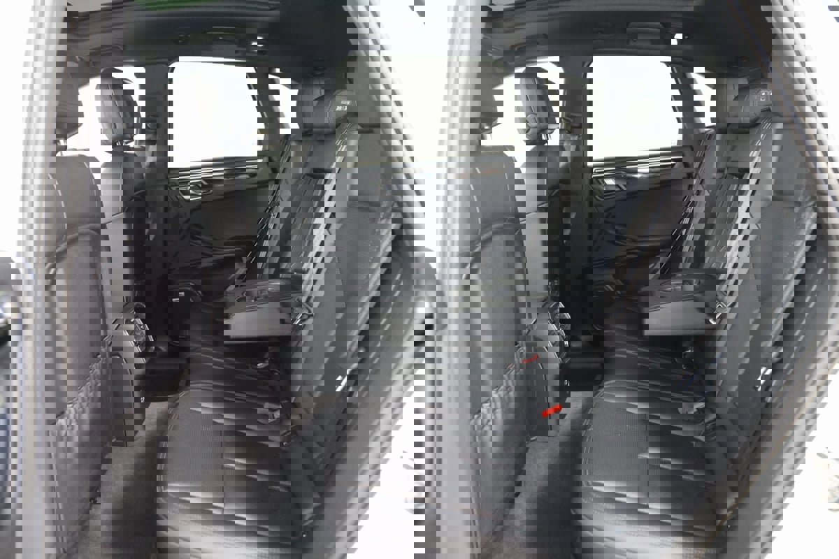 Used 2021 Porsche Macan image 58