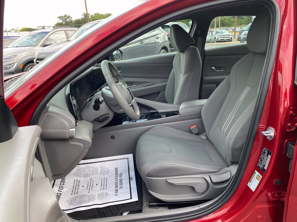 Certified 2023 Hyundai Elantra SEL w/ Convenience Package FWD image 13