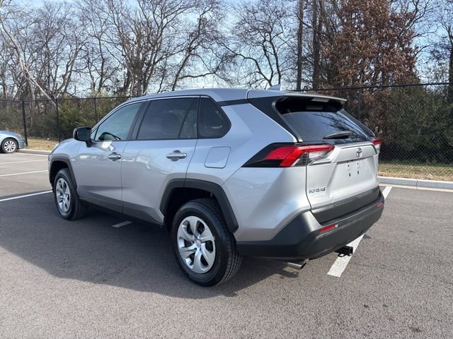 Used 2022 Toyota RAV4 LE image 3
