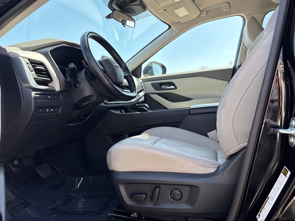 Used 2025 Nissan Rogue SV FWD image 10