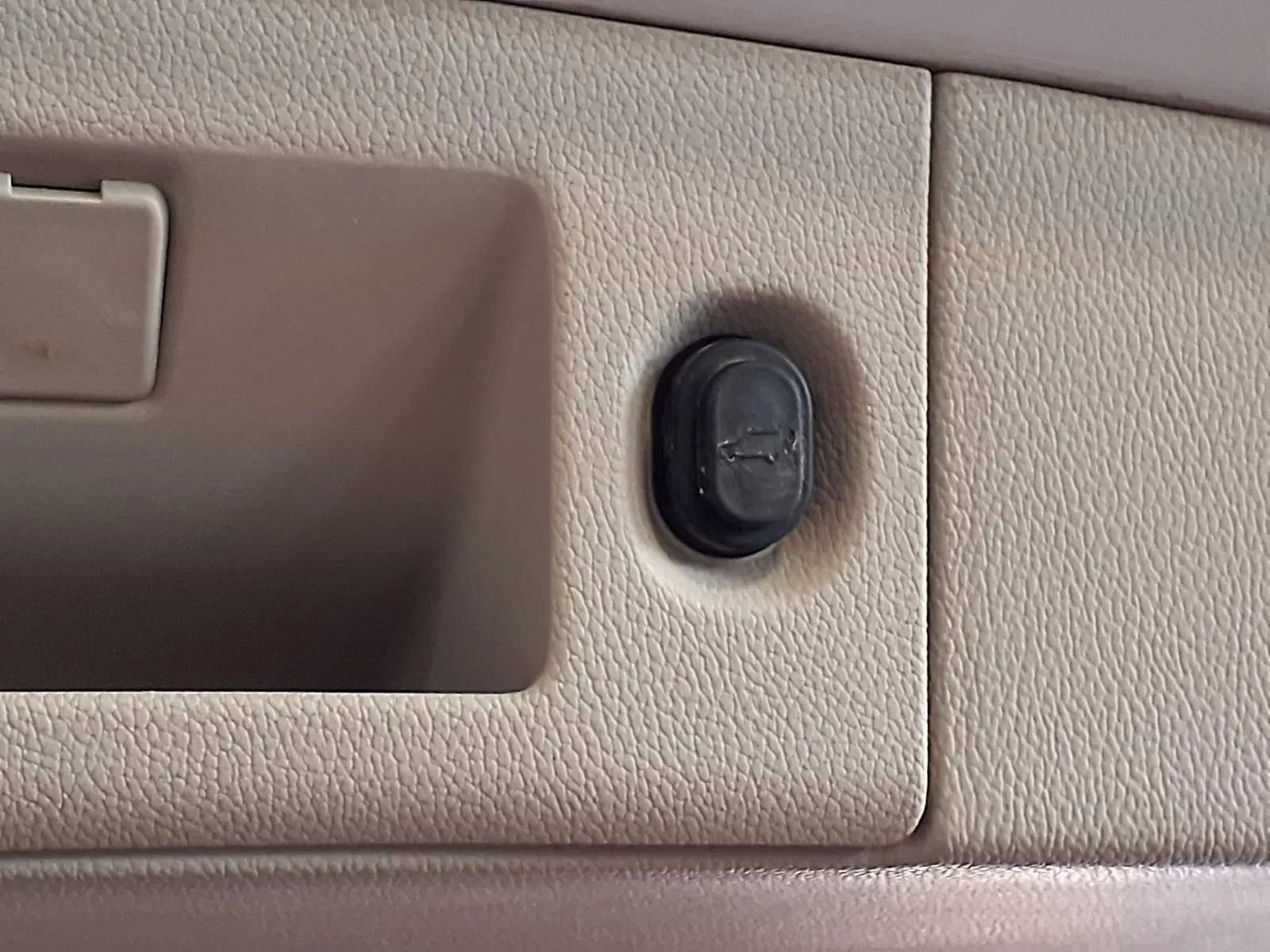 Used 2018 Cadillac Escalade Premium Luxury image 7