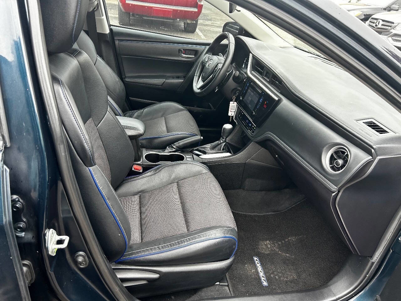 Used 2018 Toyota Corolla SE image 17