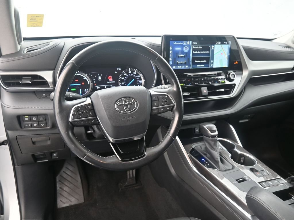 Used 2020 Toyota Highlander Platinum image 17