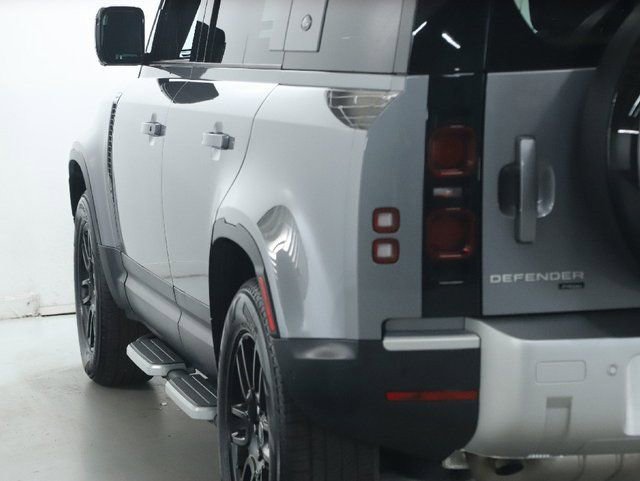 Used 2023 Land Rover Defender 110 SE image 6