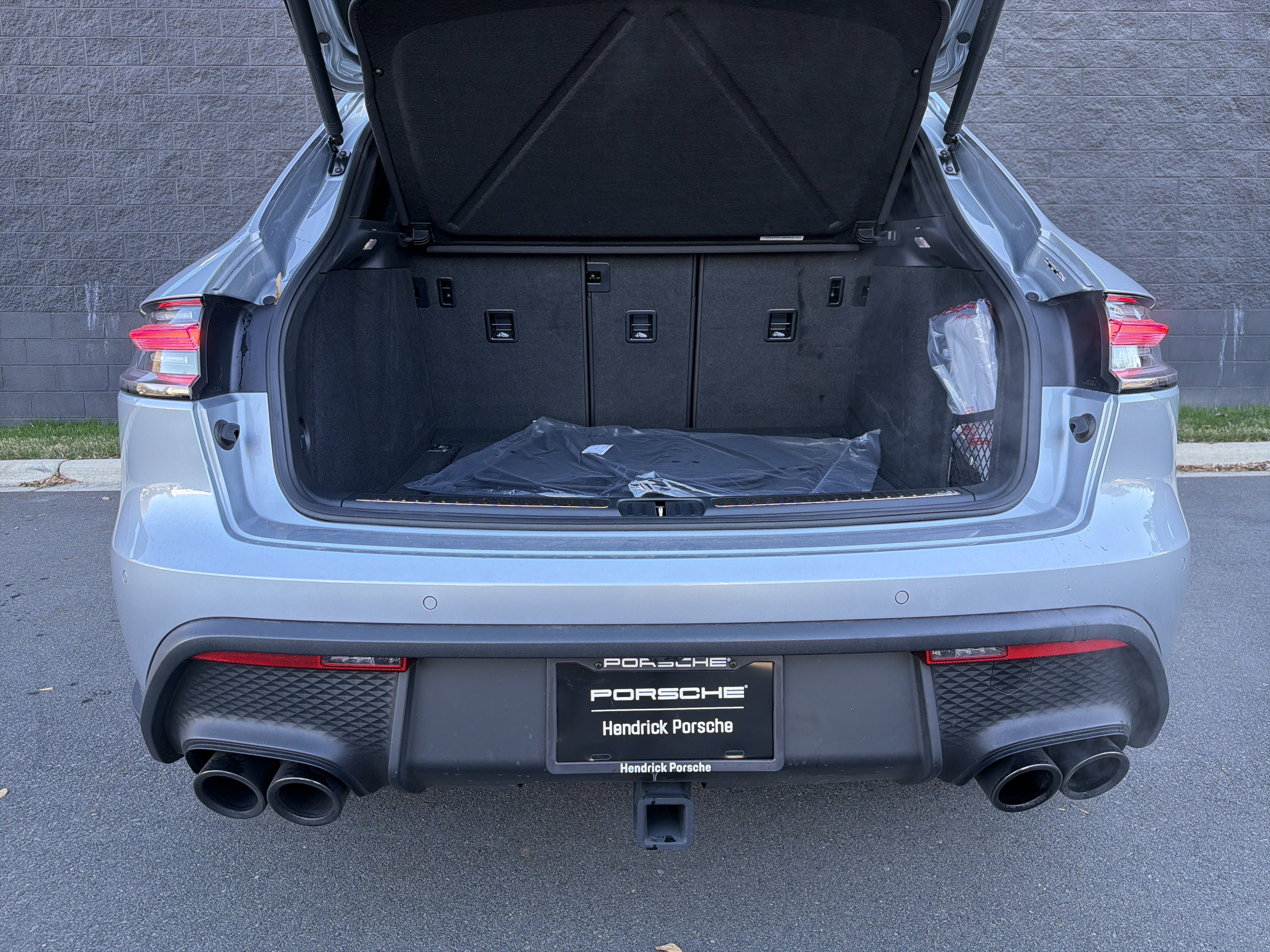 Certified 2025 Porsche Macan image 39