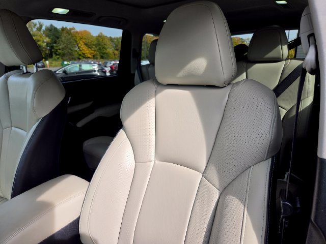 Used 2022 Subaru Ascent Limited w/ Technology Package AWD/4WD image 10