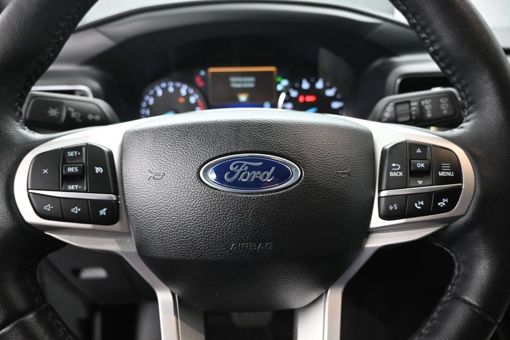 Used 2023 Ford Explorer XLT w/ Equipment Group 202A RWD image 12