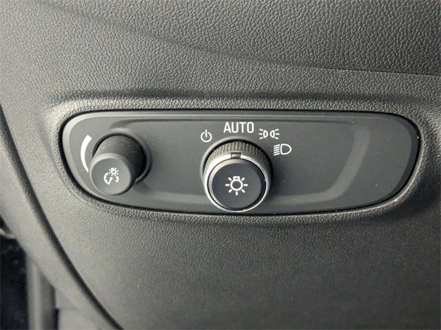 Used 2023 Chevrolet Equinox LT w/ Driver Convenience Package image 15