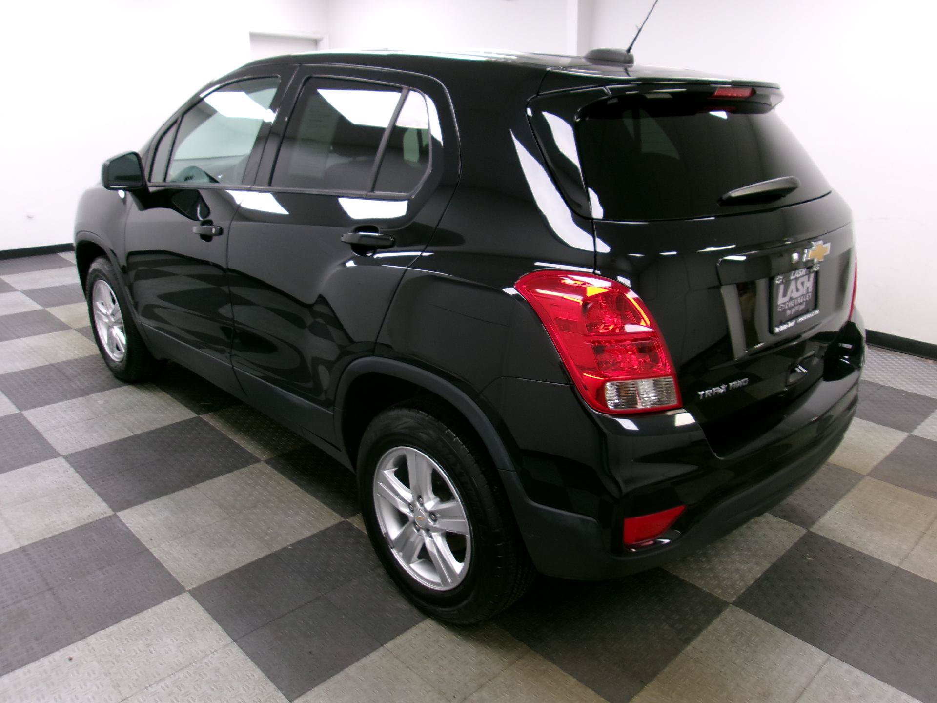 Used 2022 Chevrolet Trax LS w/ Tint and Cruise Package AWD/4WD image 2