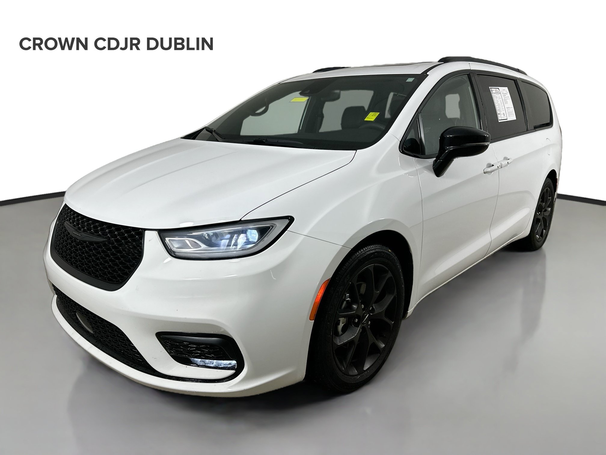 Used 2025 Chrysler Pacifica Limited FWD image 1
