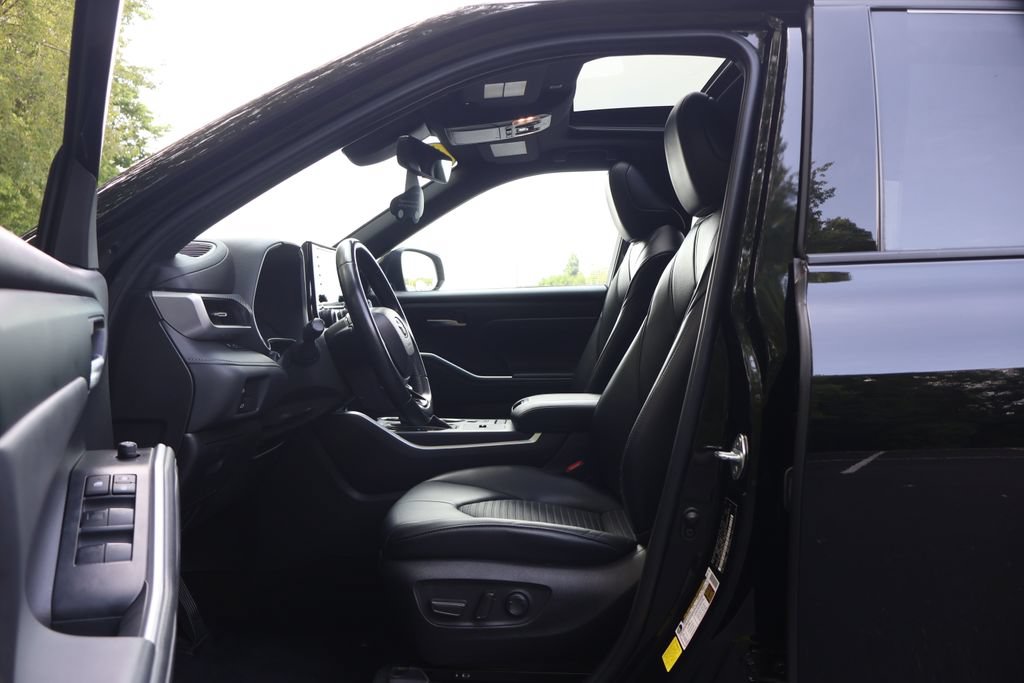 Used 2022 Toyota Highlander XSE FWD image 32