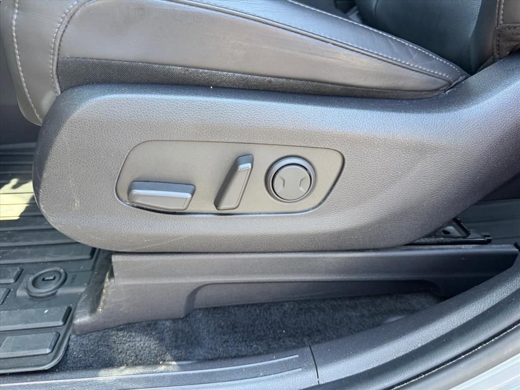 Used 2024 Kia Carnival EX FWD image 16