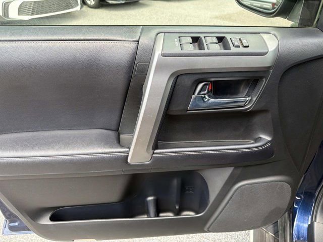 Used 2018 Toyota 4Runner SR5 AWD/4WD image 7