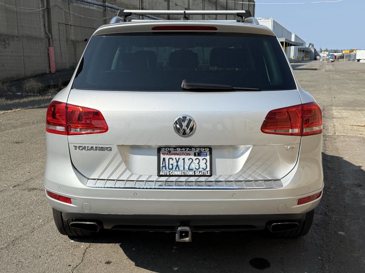 Used 2012 Volkswagen Touareg Sport image 57