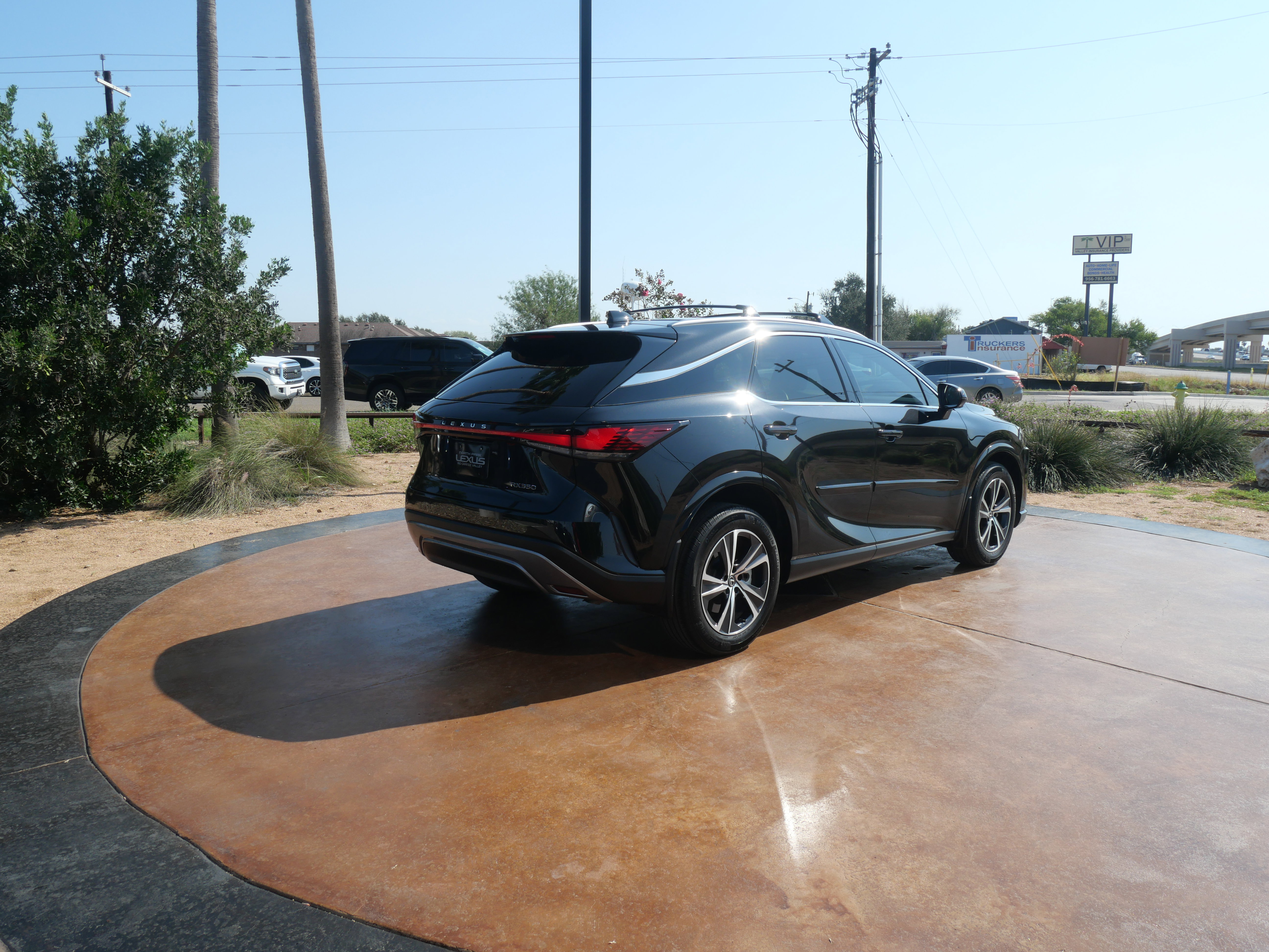 Used 2023 Lexus RX 350 Premium image 2