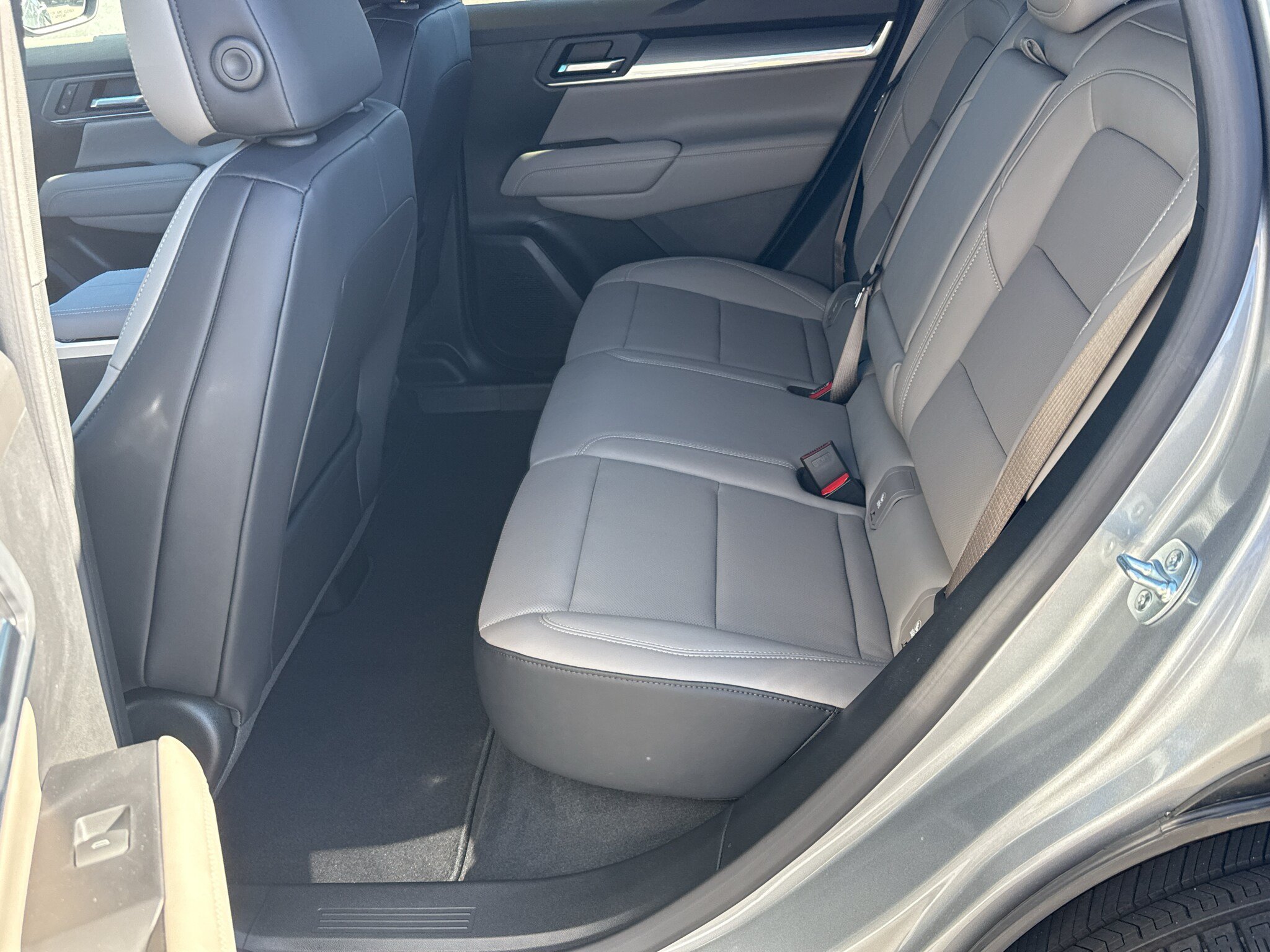 New 2027 GMC Terrain Elevation w/ Elevation Premium Package FWD image 18