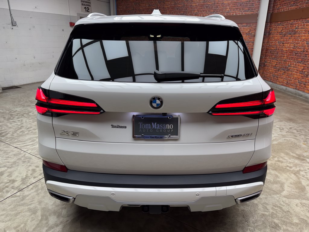Certified 2026 BMW X5 xDrive40i w/ Climate Comfort Package AWD/4WD image 4