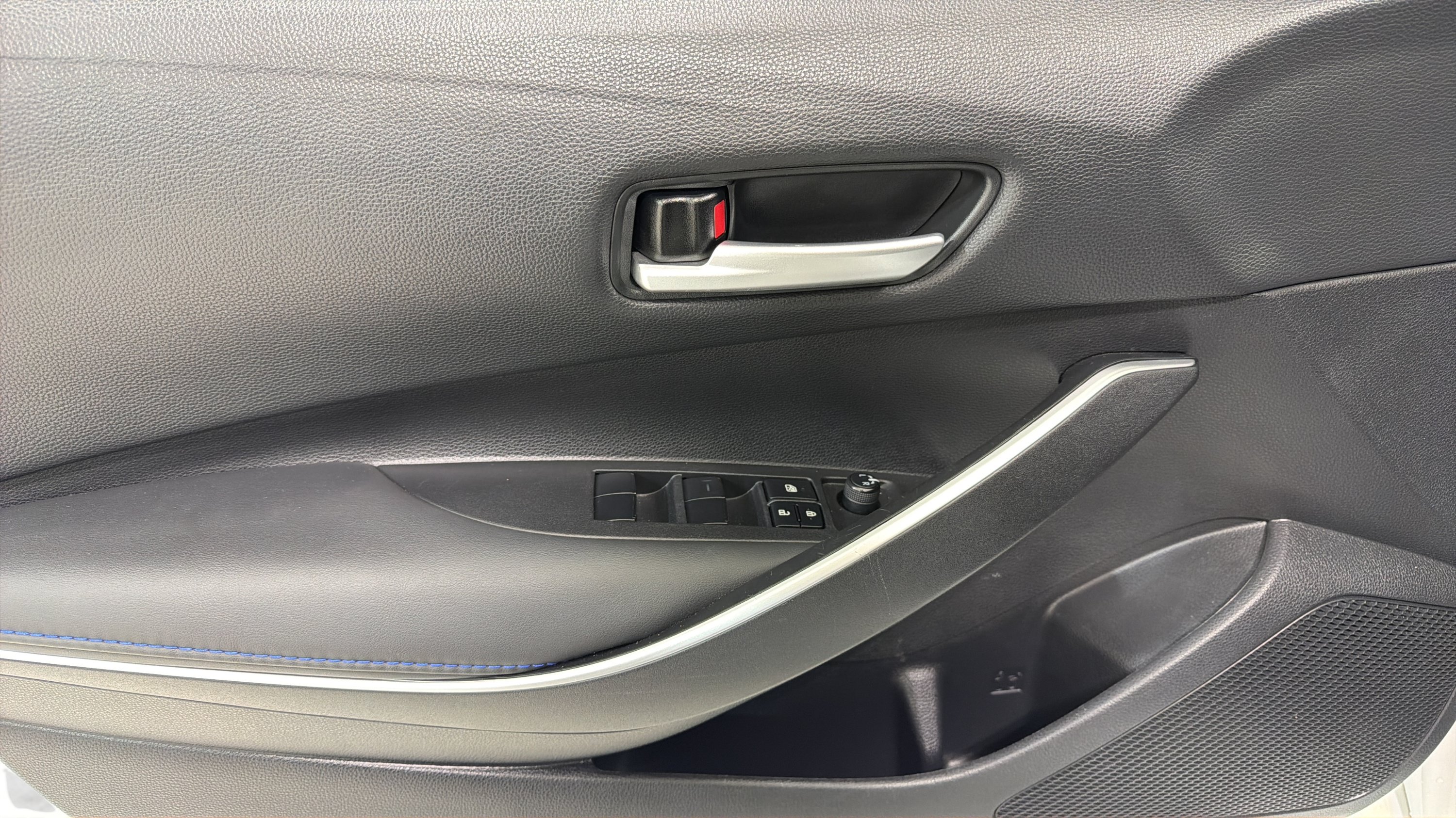 Used 2022 Toyota Corolla SE FWD image 11