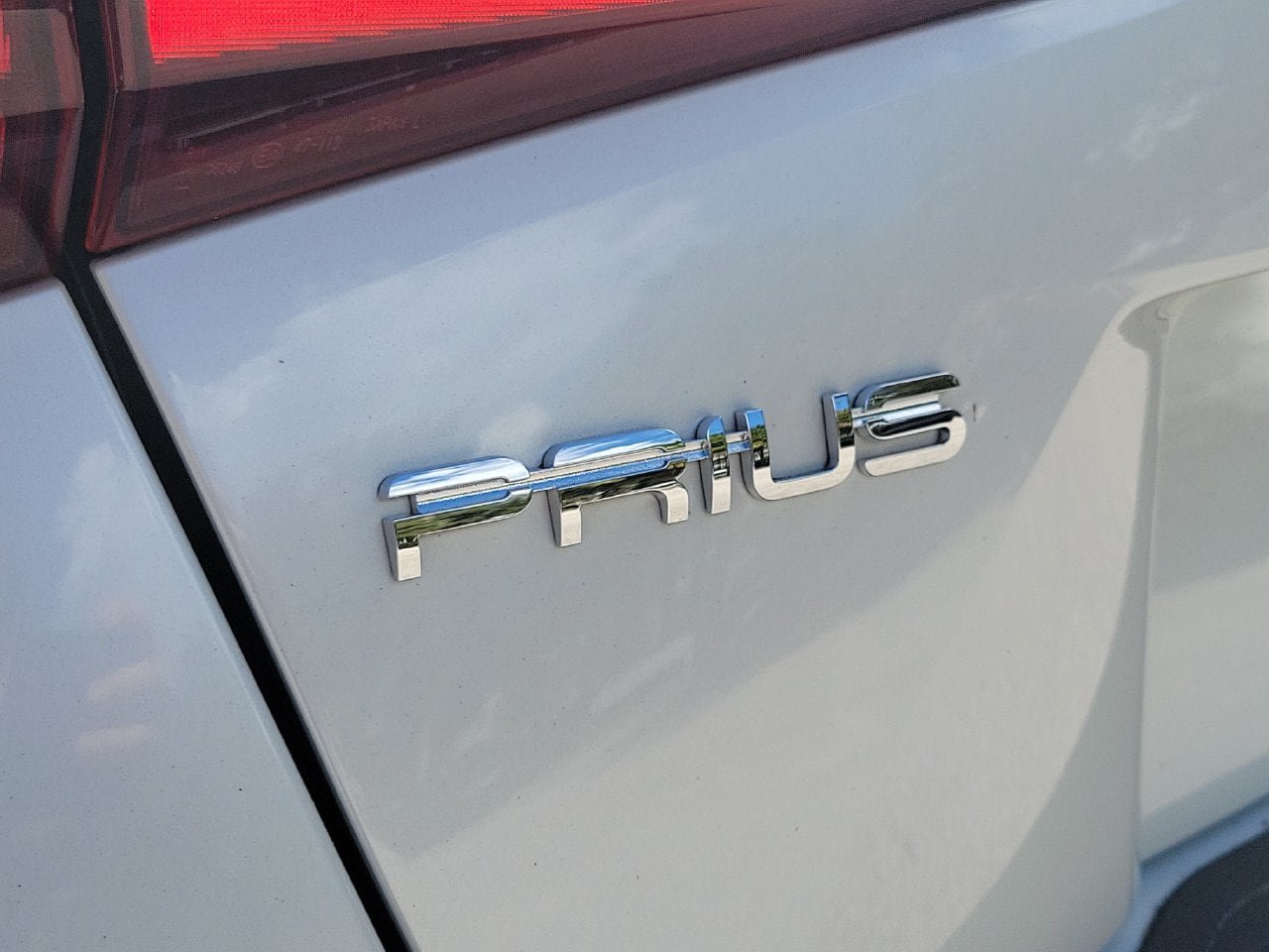 Used 2021 Toyota Prius LE FWD image 6