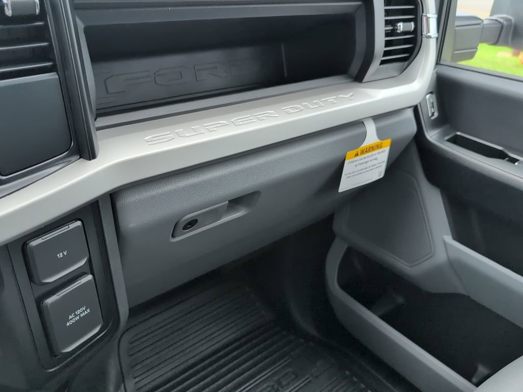 New 2025 Ford F550 4x4 Regular Cab Super Duty image 14