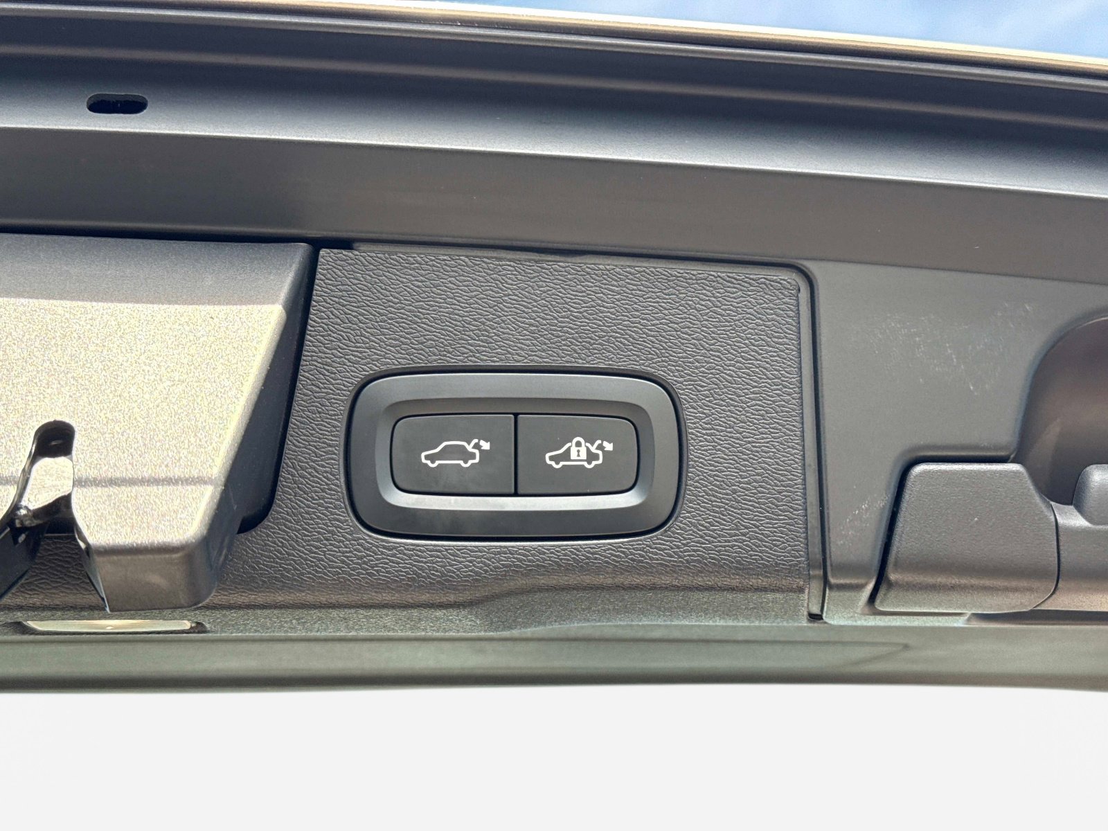 Used 2026 Volvo XC60 B5 Ultra w/ Protection Package Premier image 12