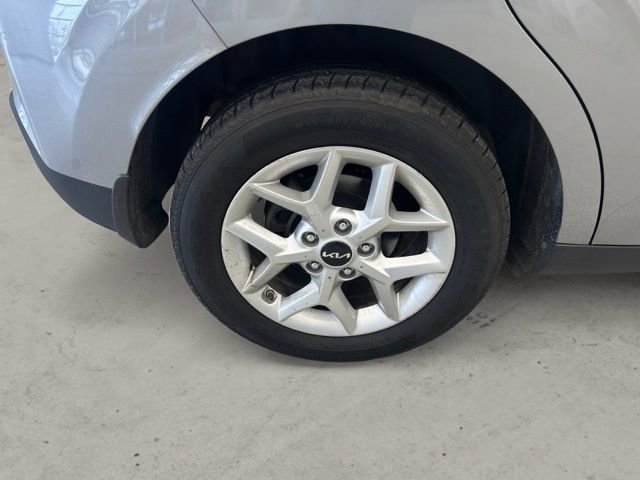 Used 2023 Kia Soul LX w/ LX Technology Package image 9