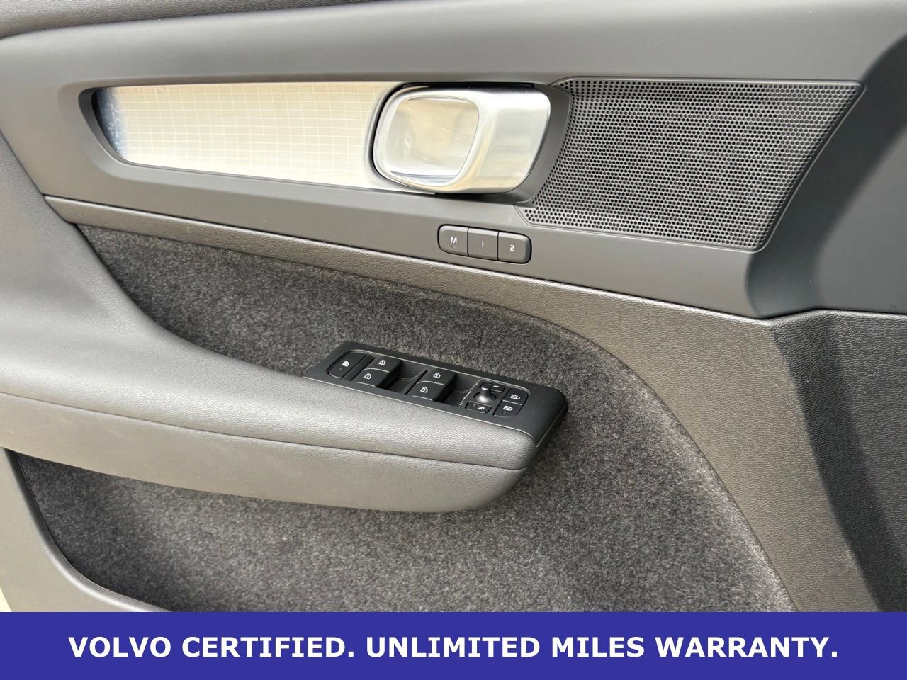 Certified 2025 Volvo XC40 B5 Core AWD/4WD image 25