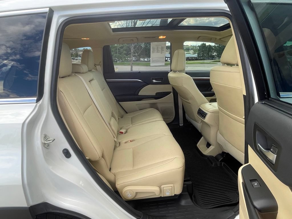 Used 2018 Toyota Highlander Limited Platinum AWD/4WD image 32