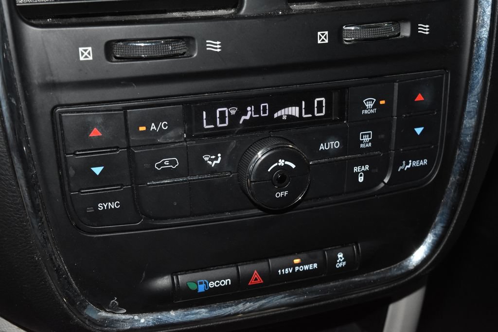 Used 2016 Chrysler Town & Country Touring FWD image 13