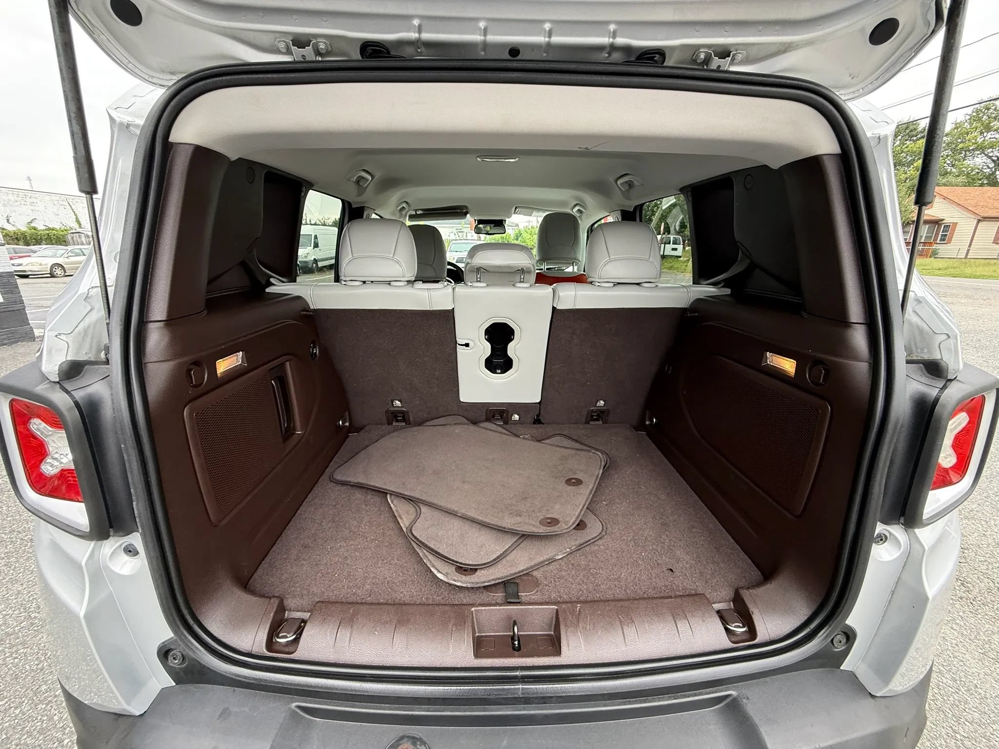 Used 2015 Jeep Renegade Limited AWD/4WD image 32