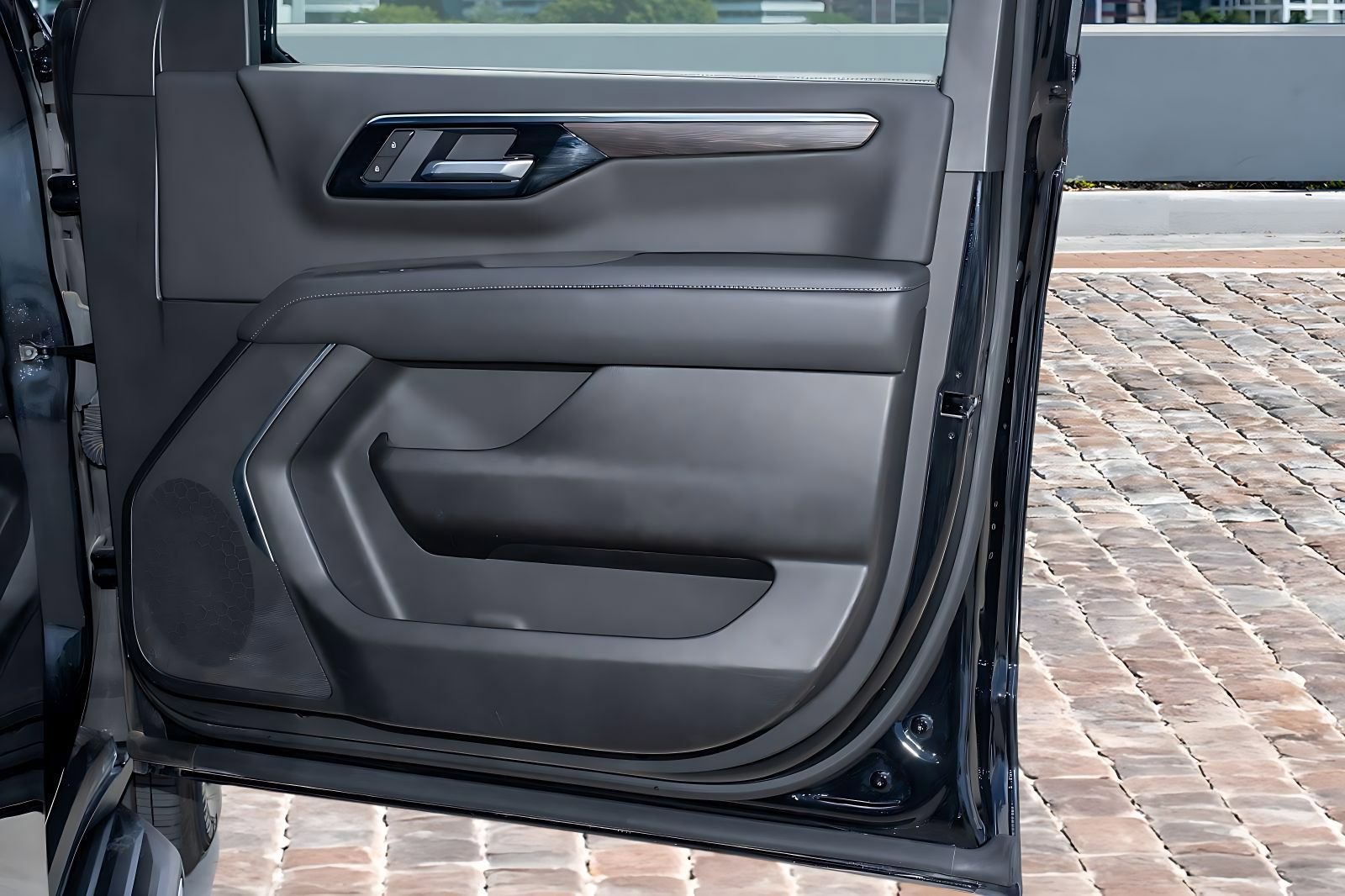 Used 2025 Chevrolet Tahoe LT image 14