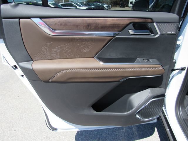 New 2026 GMC Acadia Denali Ultimate w/ LPO, Floor Liner Package AWD/4WD image 28