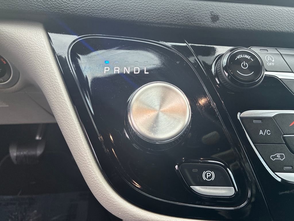 Used 2024 Chrysler Pacifica Touring-L image 23