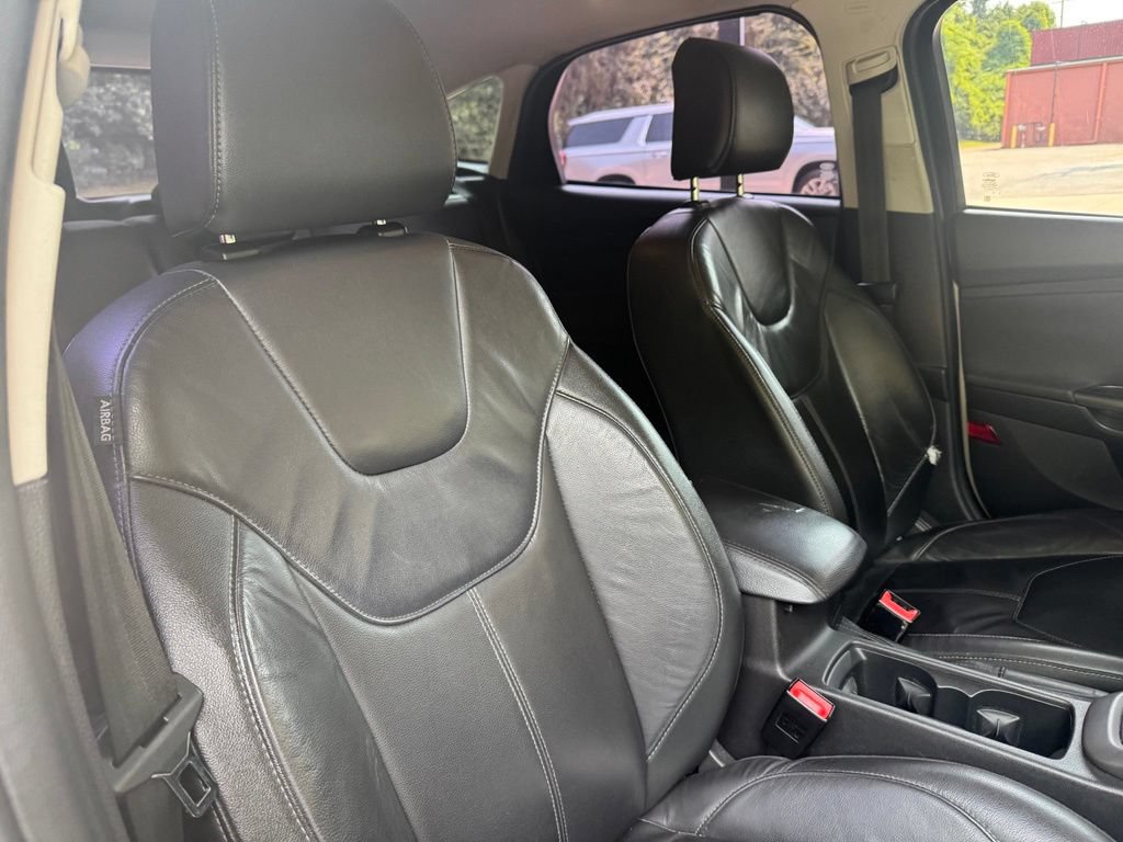 Used 2015 Ford Focus SE w/ Equipment Group 201A FWD image 24