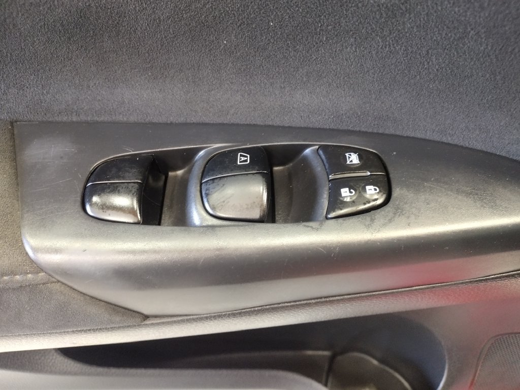 Used 2014 Nissan Sentra SR w/ Premium Package FWD image 21