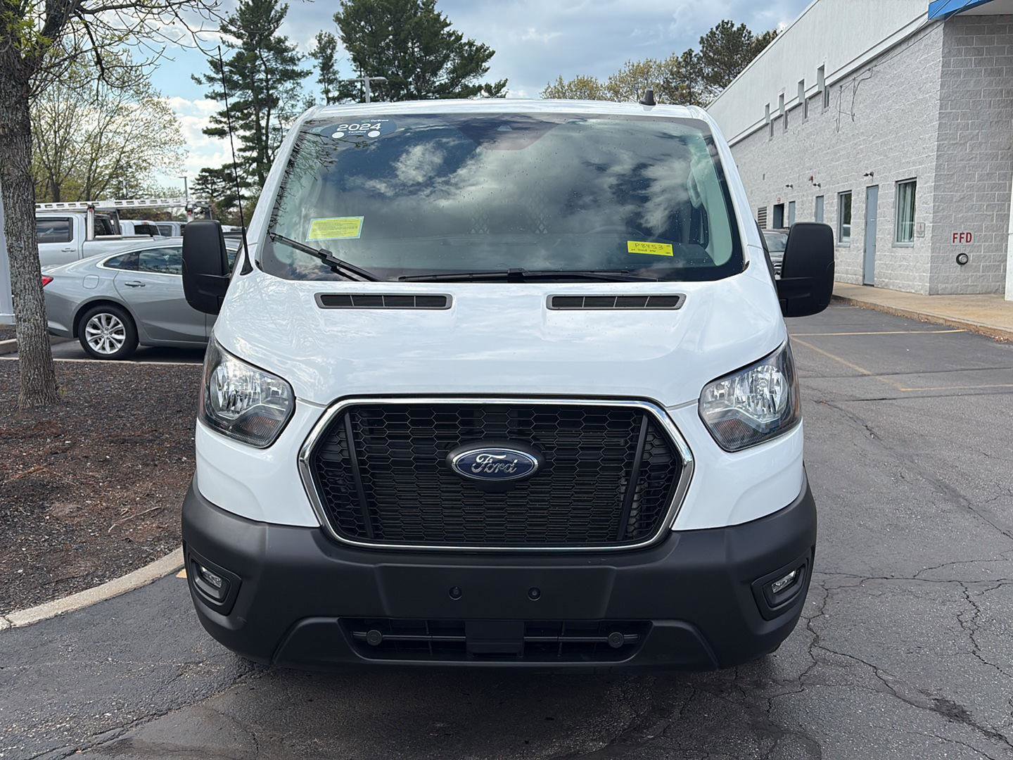 Used 2024 Ford Transit 250 Low Roof w/ Exterior Upgrade Package RWD image 2
